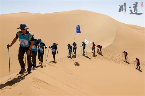 敦煌鸣沙山沙漠徒步.jpg